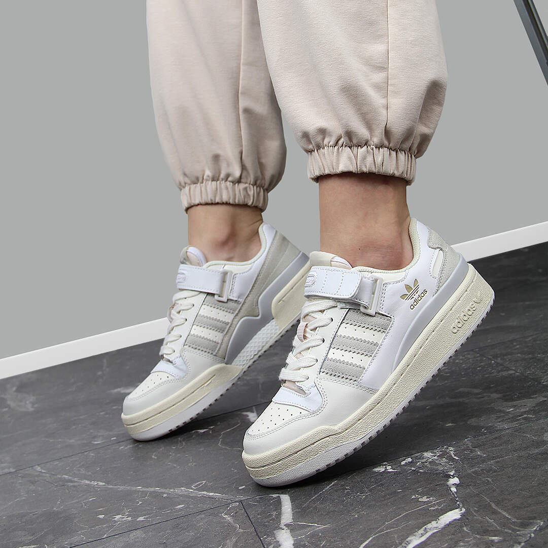 Бежево-белые кроссовки из натуральной кожи, замши и экокожи Adidas Forum 84 Low