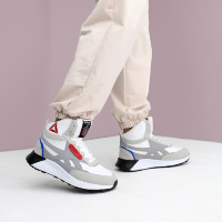 Бело-серые кроссовки с мехом на шнурках Reebok