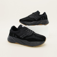Черные кроссовки из натуральной замши и текстиля Adidas Yeezy Boost 700
